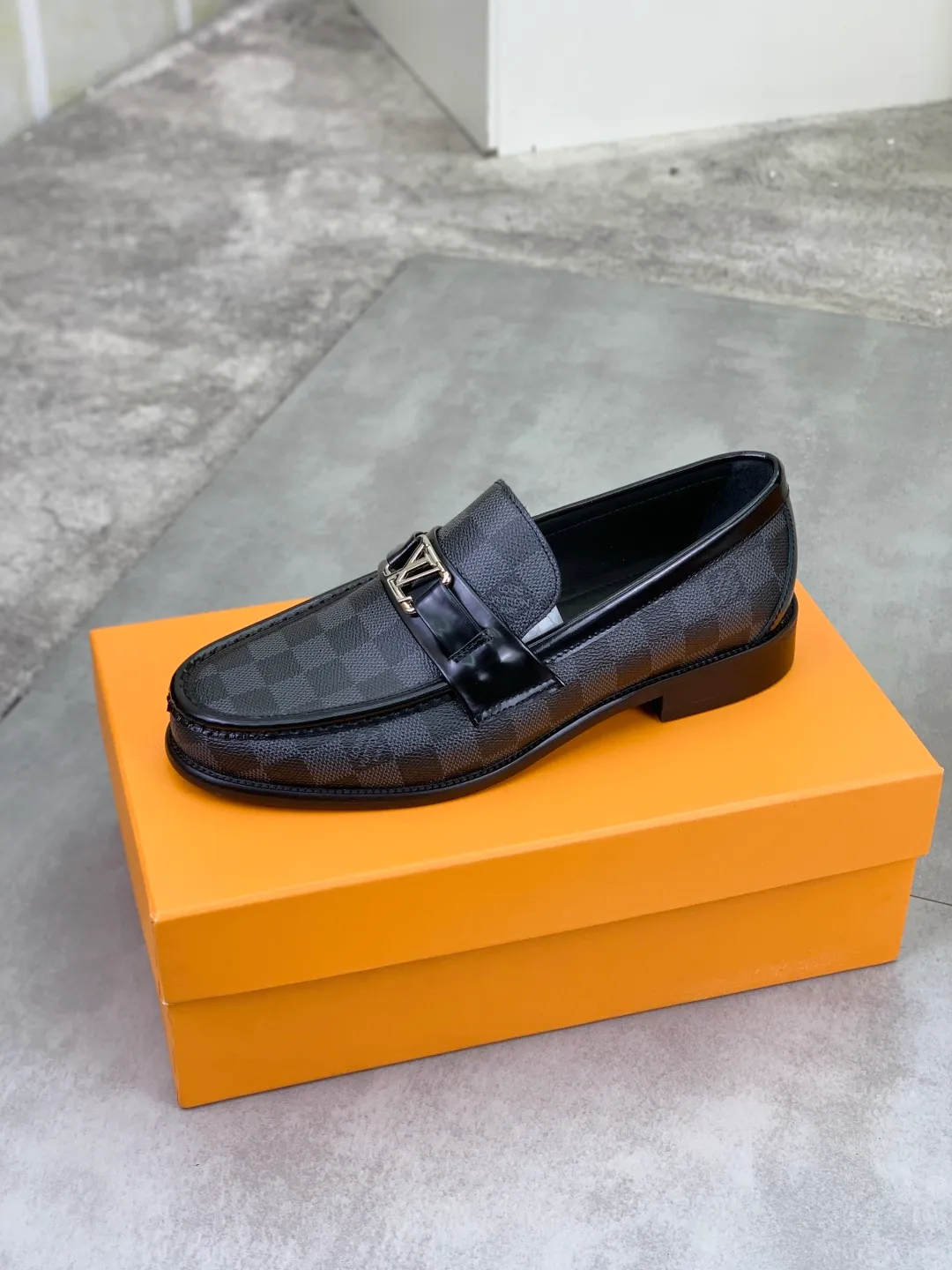 Men's men's shoes 💰P520 New style 💶[LOUIS VUITTON] Water-dyed Niuli Original order New style 🍀LV Louis Vuitton *——Top version of LV classic leather shoes! Made of imported original calfskin, original leather side strips and wear-resistant high-end rubber outsole! High quality products! Color: Black optional Size: 39-44 (45 customized)
